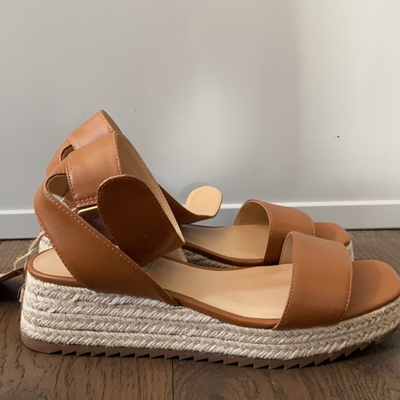 Brand new design Lab Lord & Taylor wedges - Picture 2 of 4